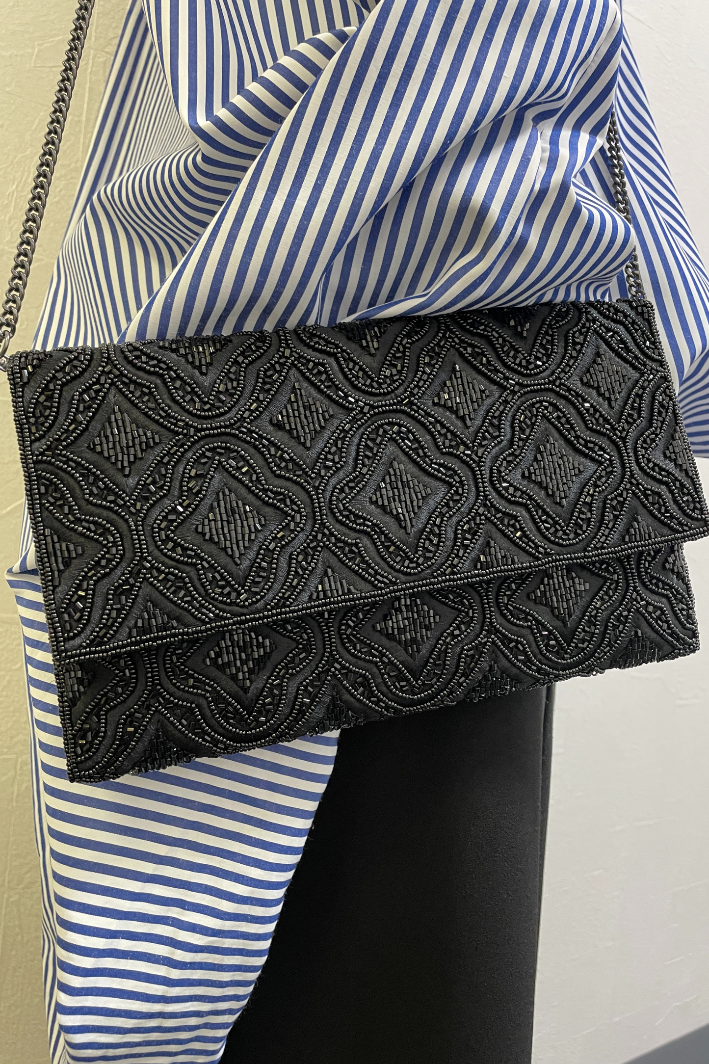 <20%OFF>ダマスク柄ハンドシシュウビーズクラッチ