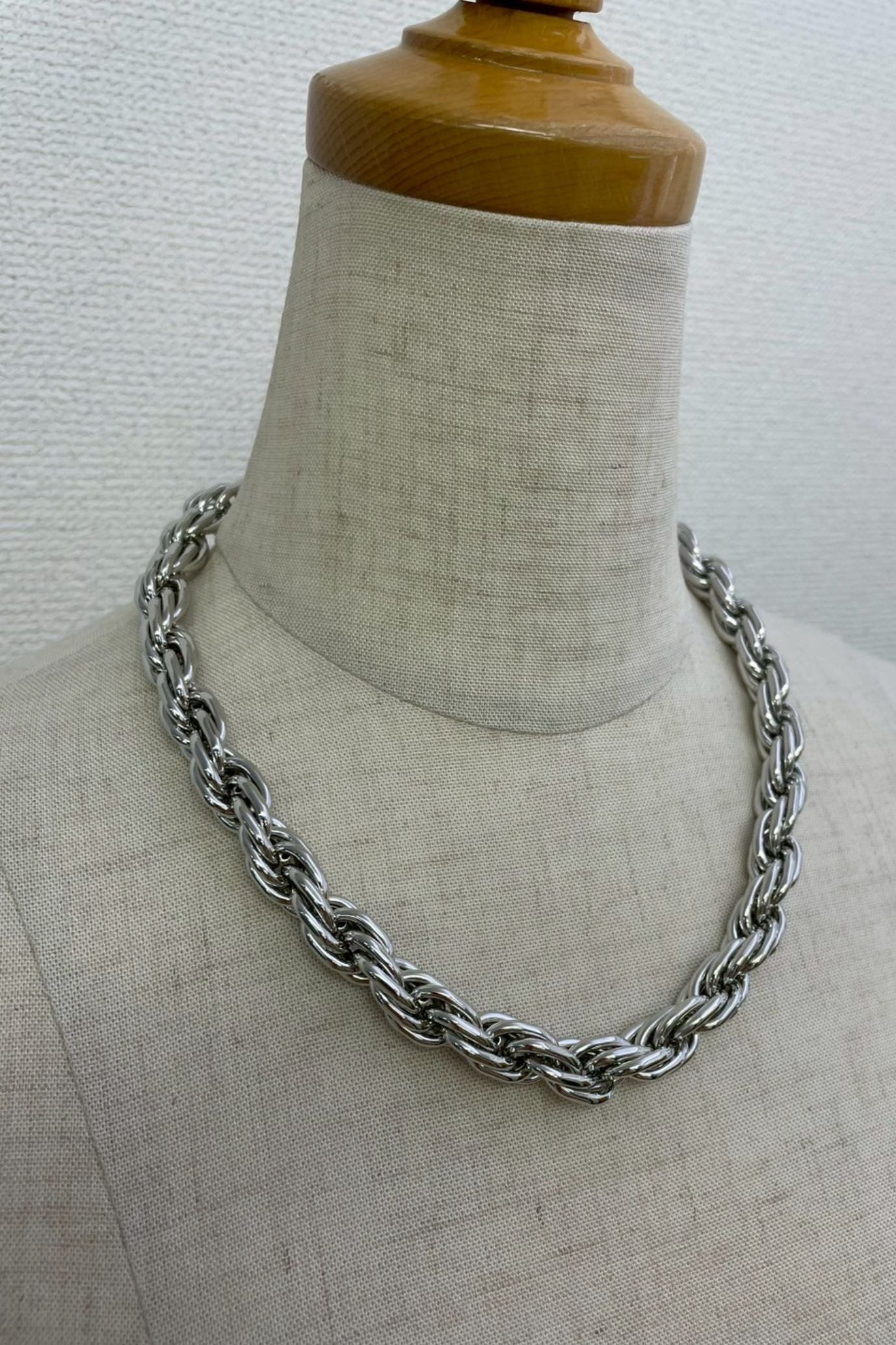 スクリューチェーンネックレス