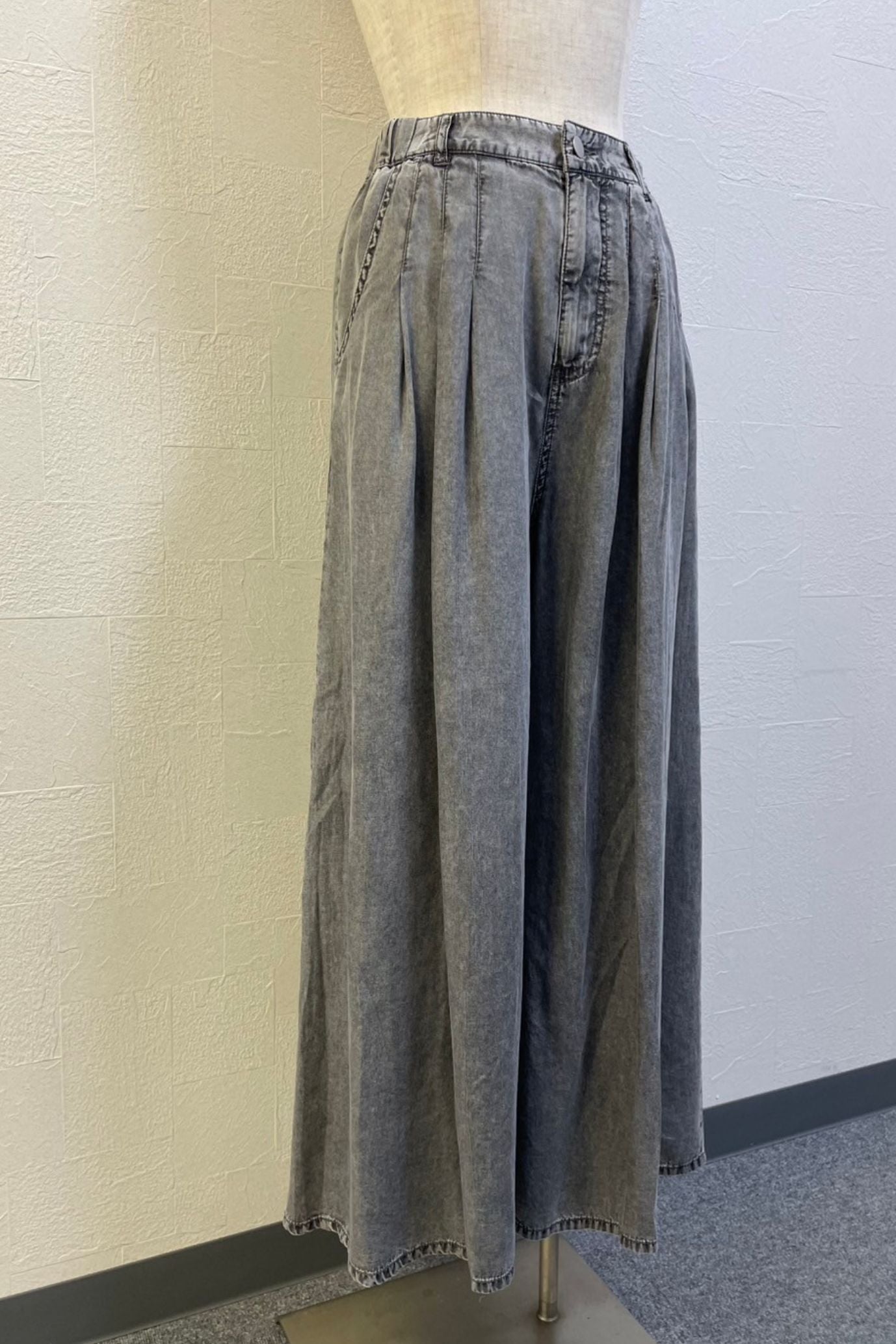 バイオシルクデニムワイドパンツ