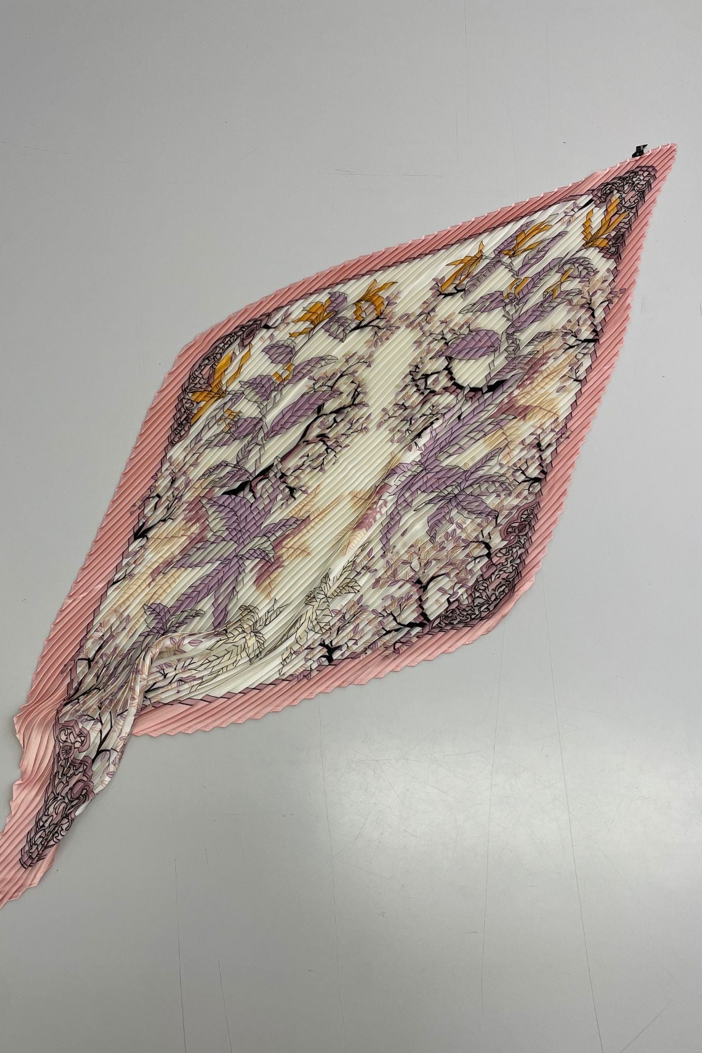【NEW】プリーツスカーフリーフ