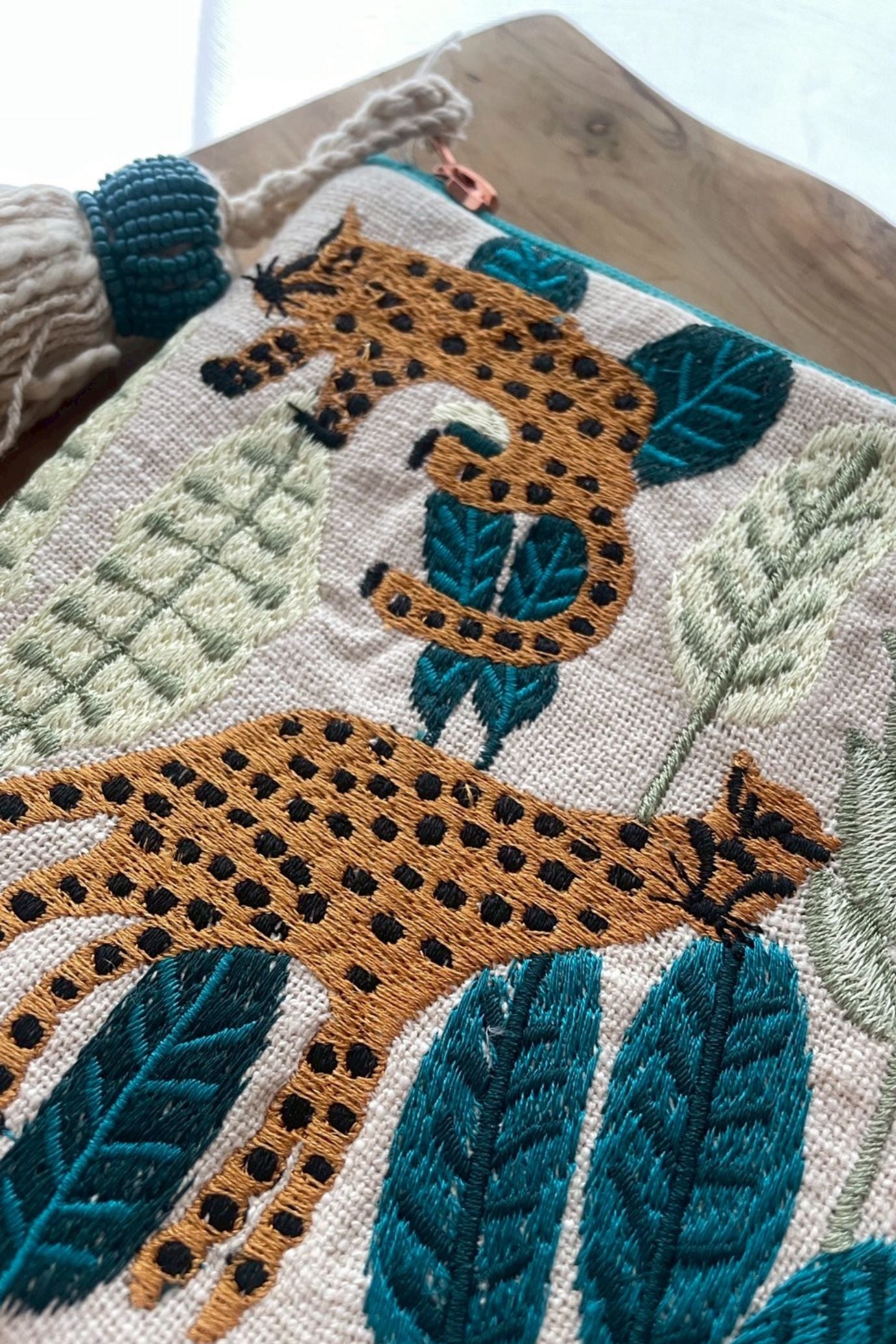 レオパード刺繍ポーチ