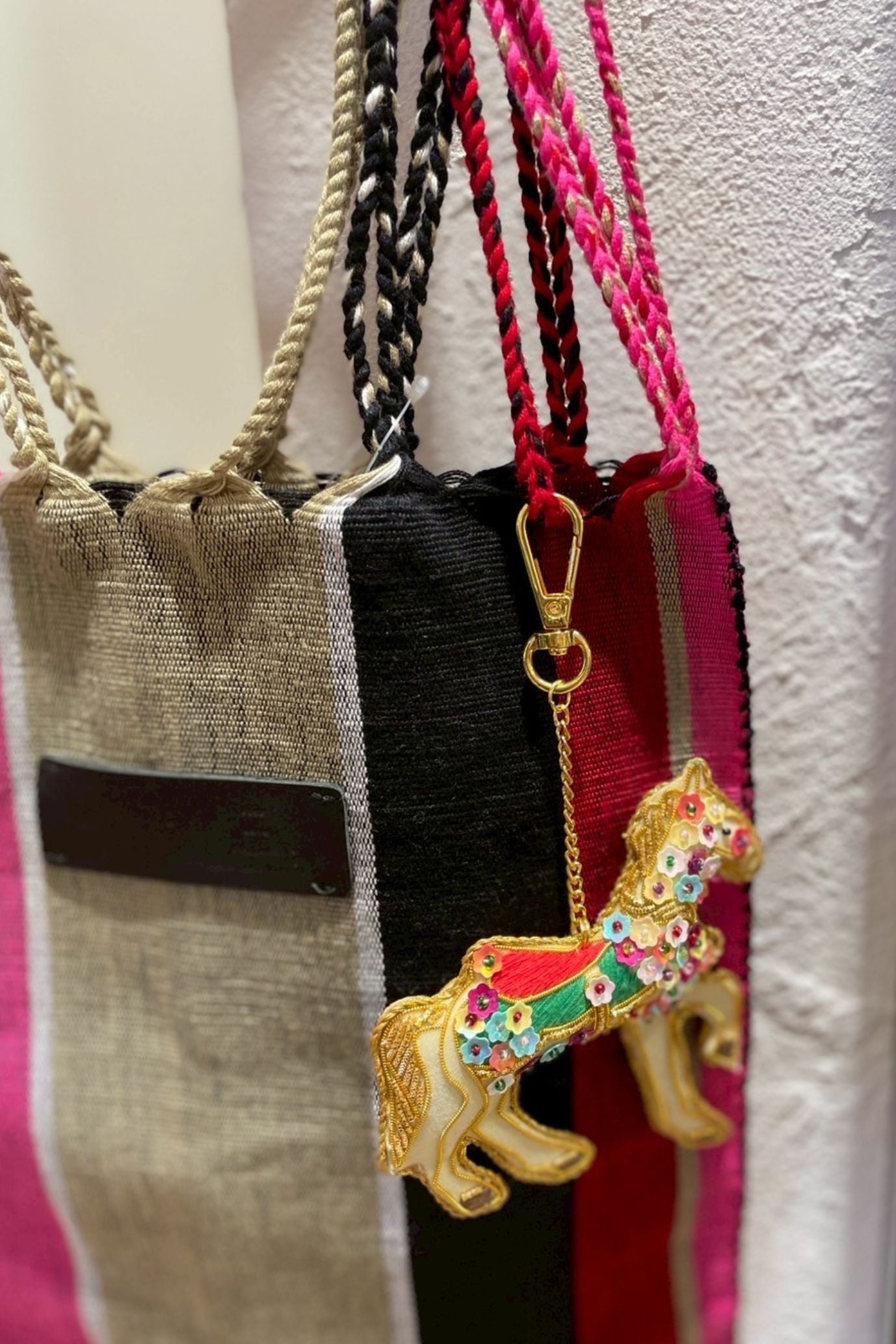 アニマル刺繍&ビーズキーホルダー