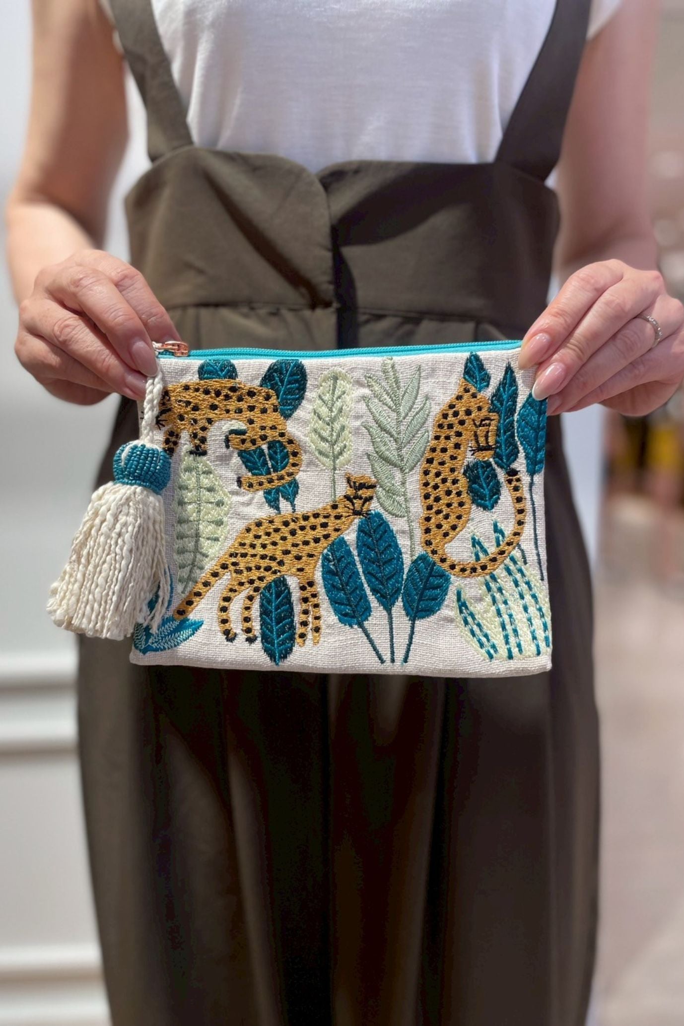 レオパード刺繍ポーチ