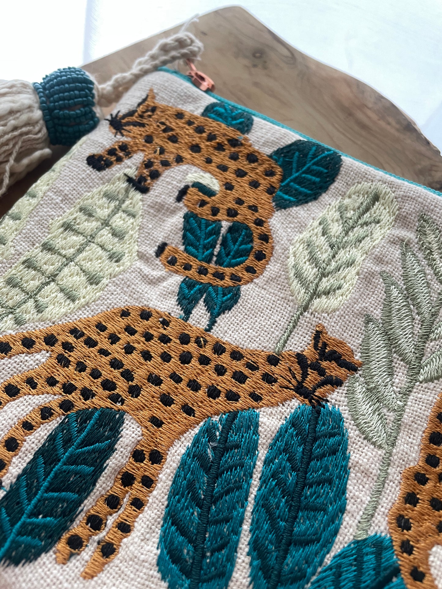 レオパード刺繍ポーチ