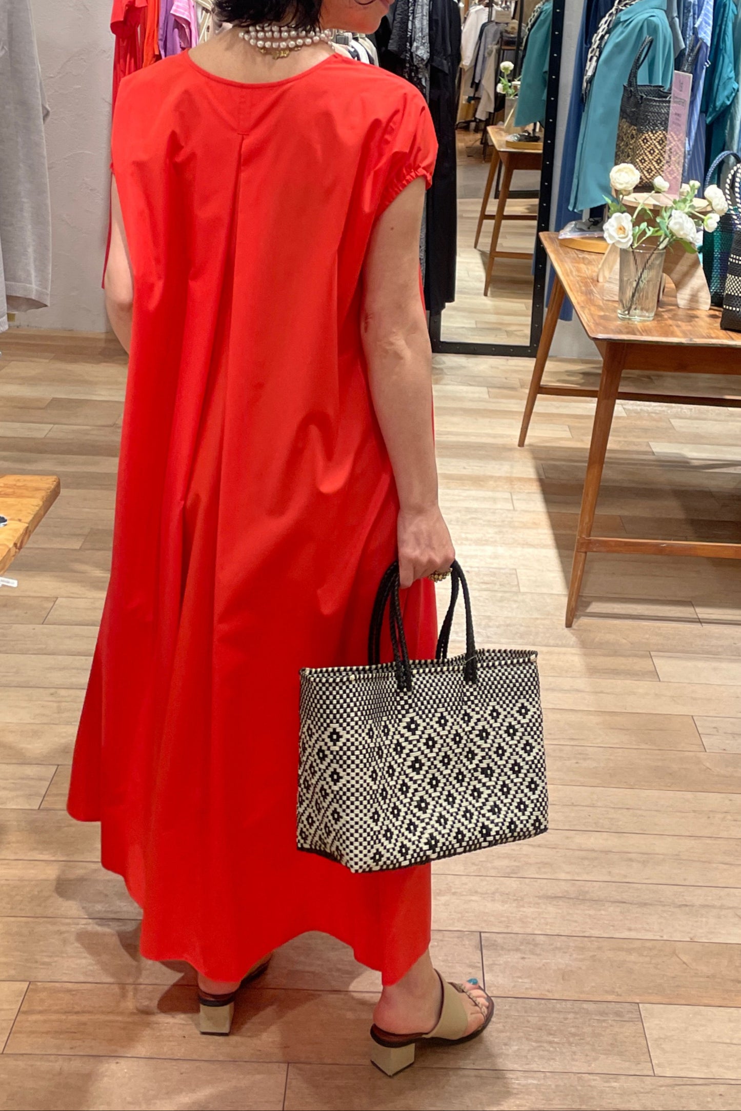 <20%OFF>Vネックバックタックワンピース