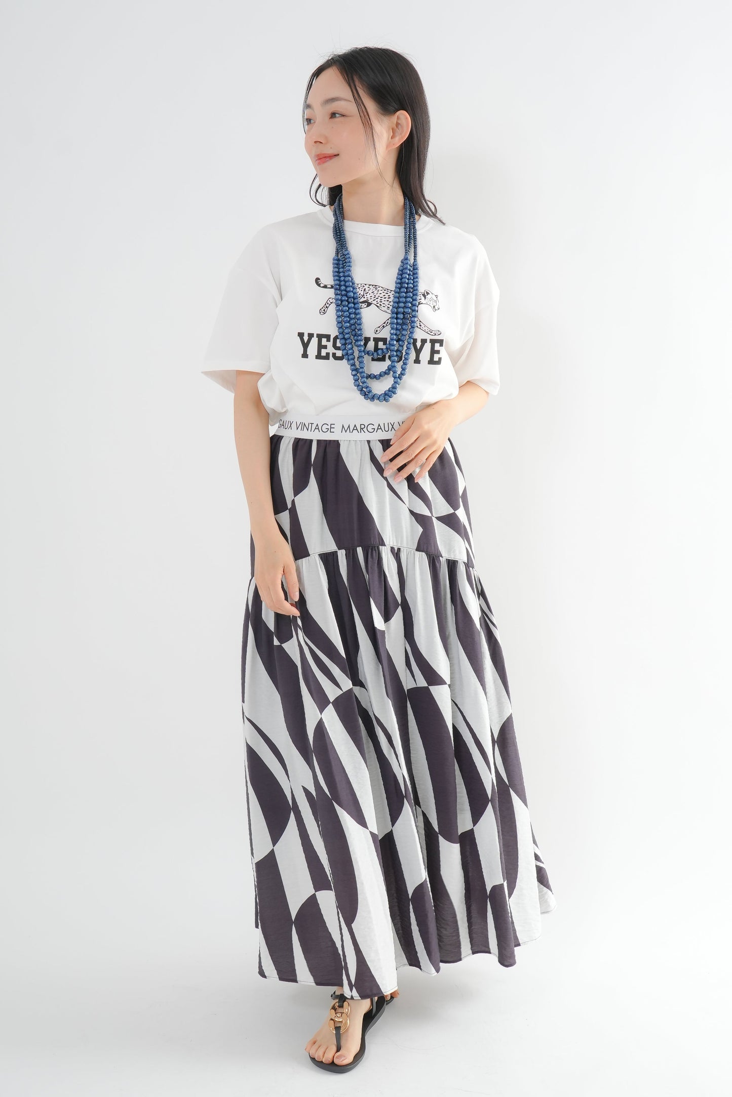 <予約・3点セット>ジャガーTシャツ(オフ)+ジオメトリックスカート(ブラック)+木製ビーズネックレス
