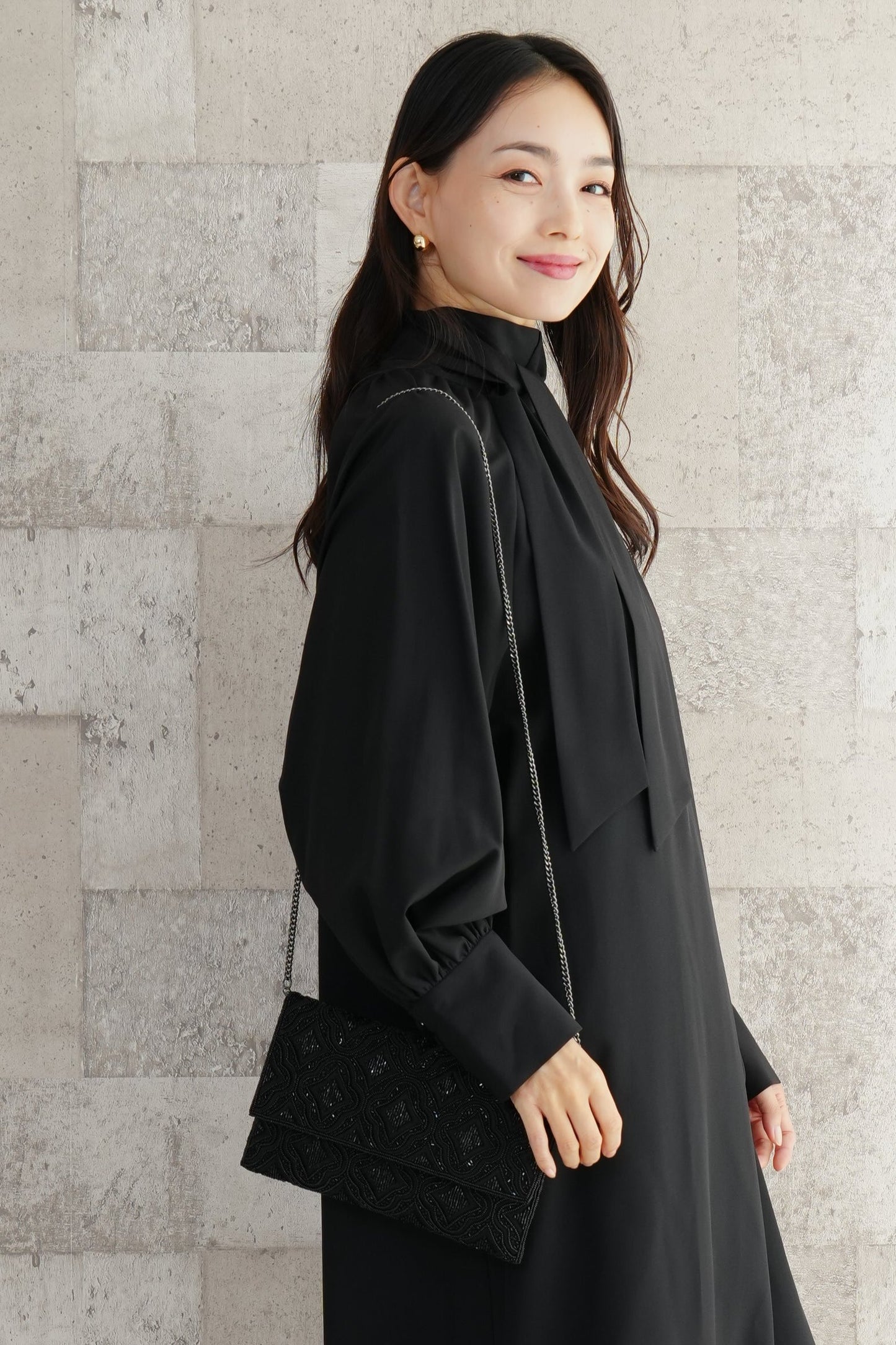 <20%OFF>ダマスク柄ハンドシシュウビーズクラッチ