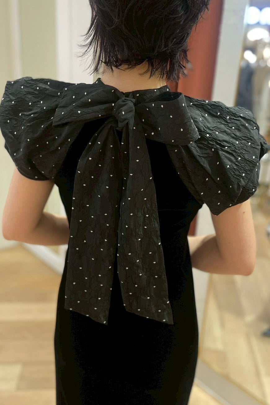 バックリボンドレス
