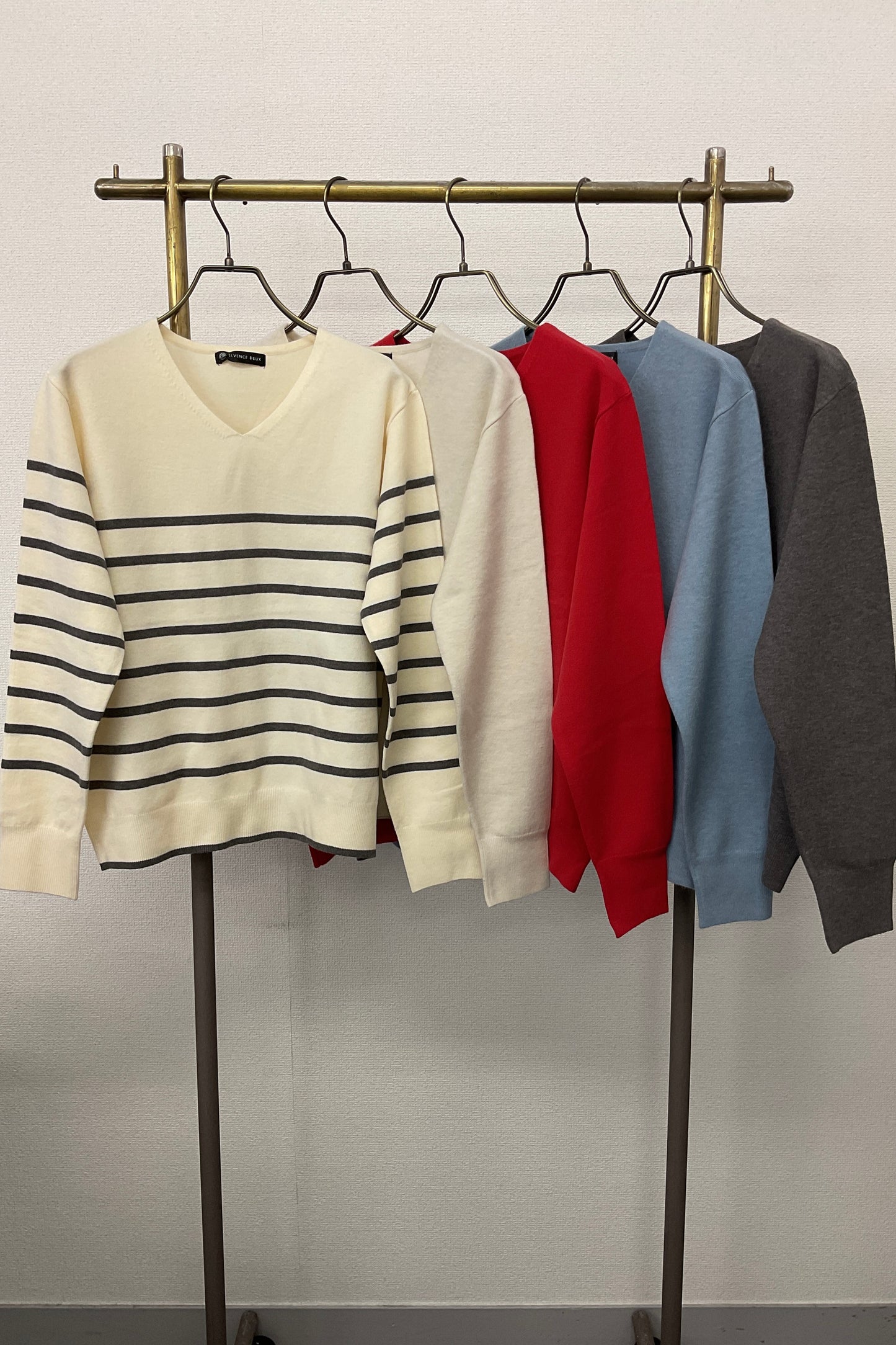 <10%OFF>ストレッチVネックニット (新色ブラック)