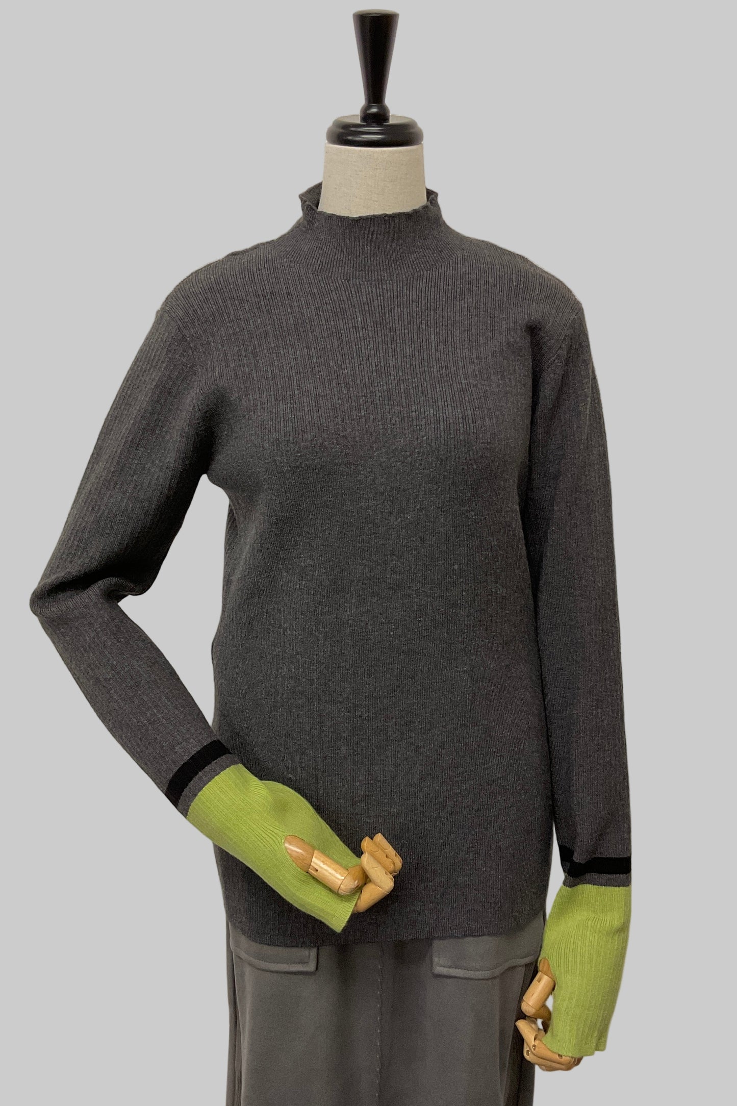 ヤワモチラインイリリブハイネックニット