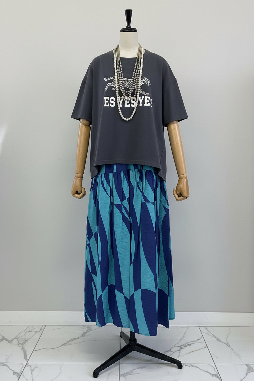 <予約・3点セット>ジャガーTシャツ(チャコール)+ジオメトリックスカート(ブルー)+ビーズネックレス