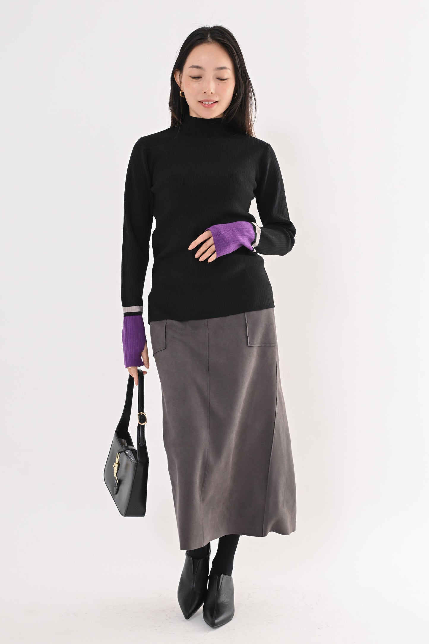 ヤワモチラインイリリブハイネックニット