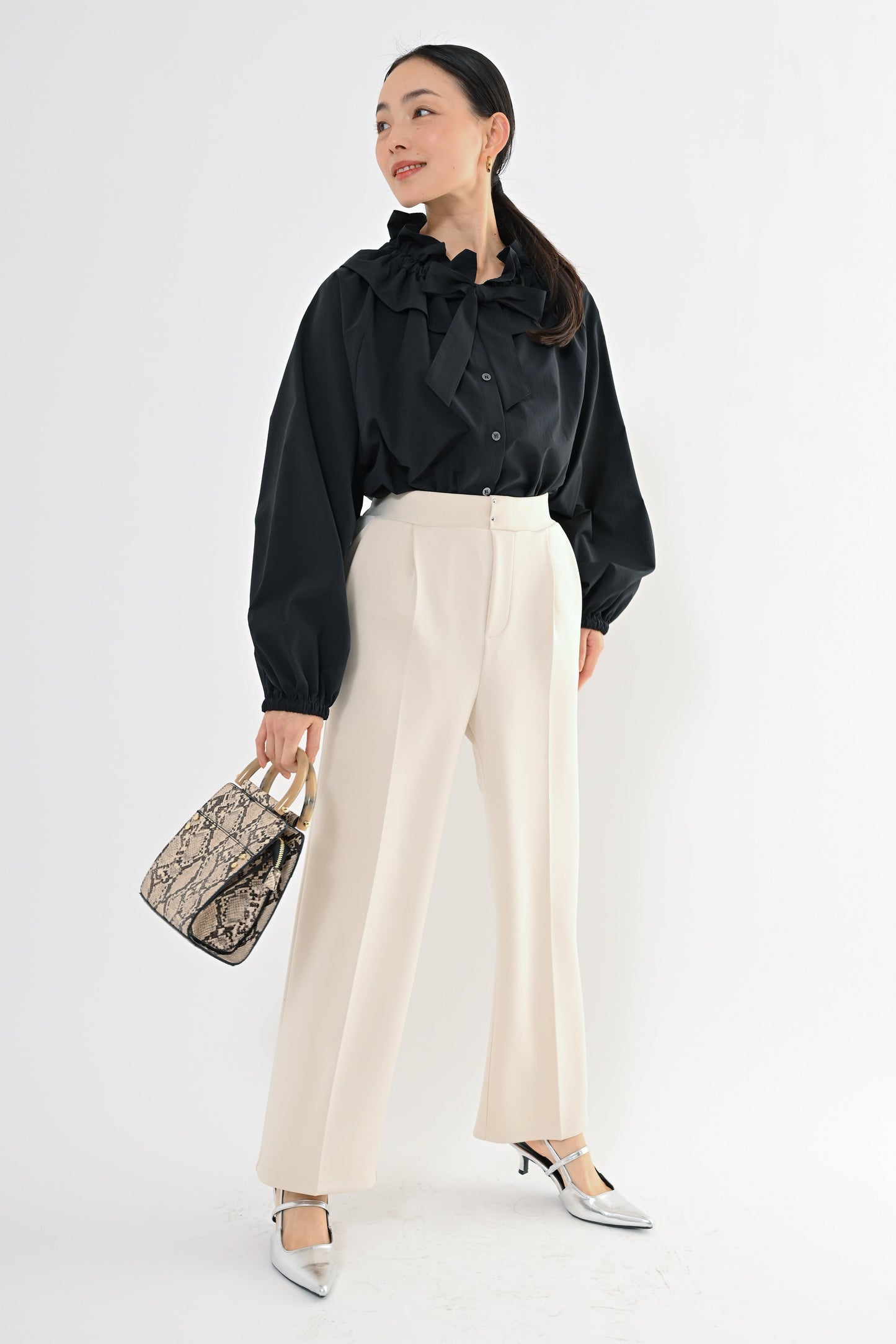 フリルカラーブラウス(無地)