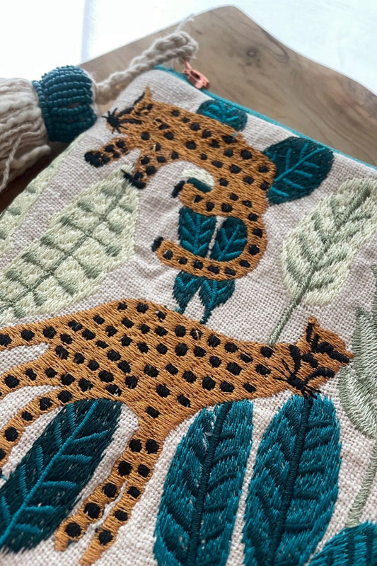レオパード刺繍ポーチ