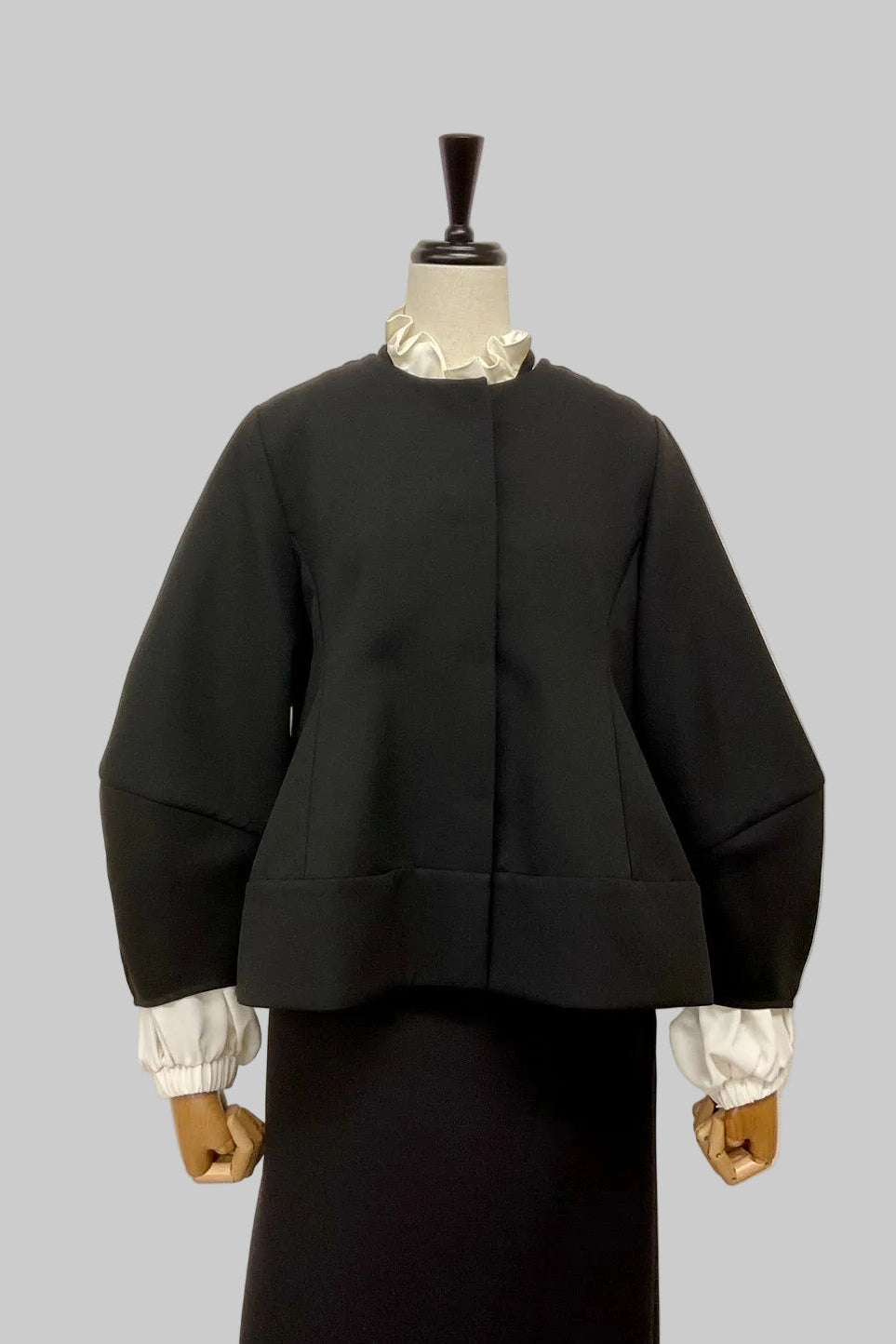 ショートペプラムジャケット
