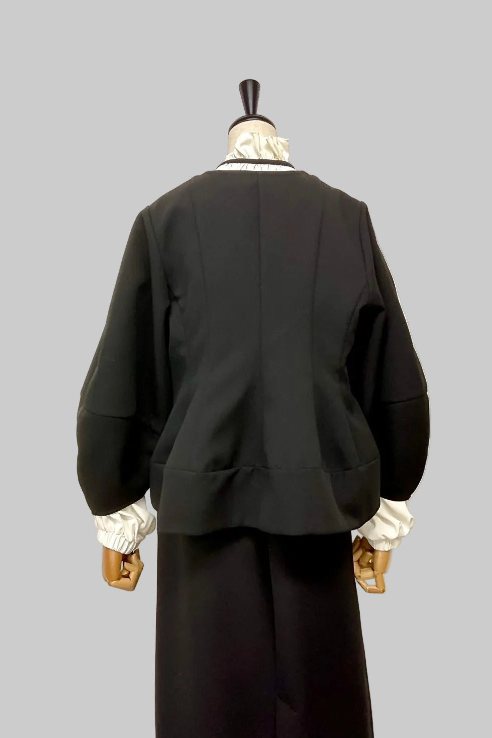 ショートペプラムジャケット