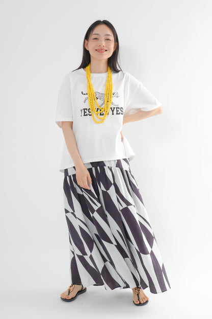 <予約･3点セット>ジャガーTシャツ(オフ)+ジオメトリックスカート(ブラック)+木製ビーズネックレス