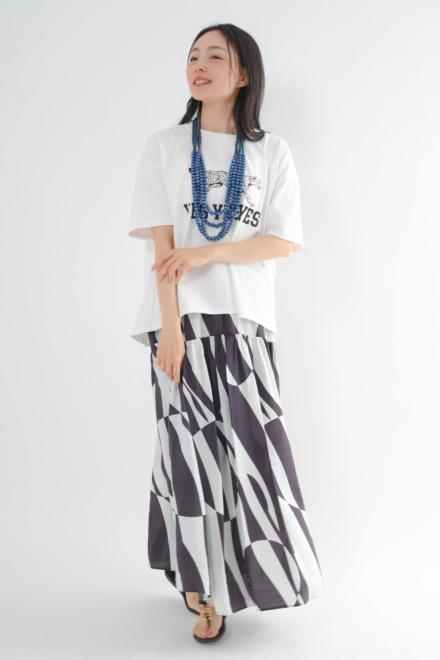 <予約･3点セット>ジャガーTシャツ(オフ)+ジオメトリックスカート(ブラック)+木製ビーズネックレス