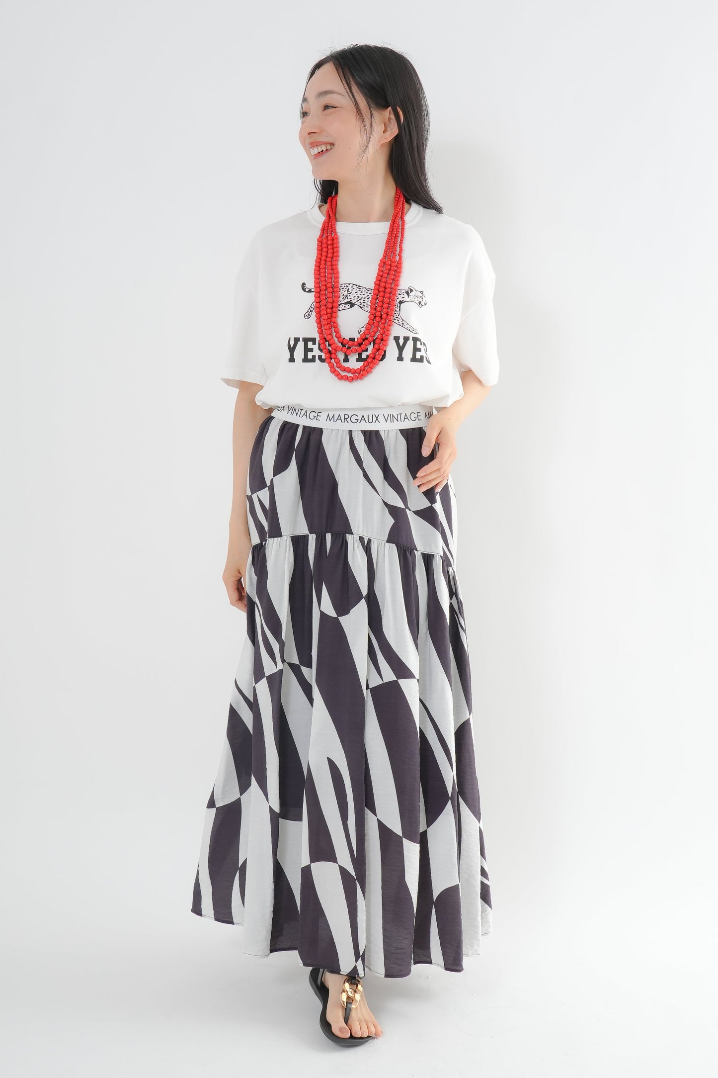 <予約･3点セット>ジャガーTシャツ(オフ)+ジオメトリックスカート(ブラック)+木製ビーズネックレス