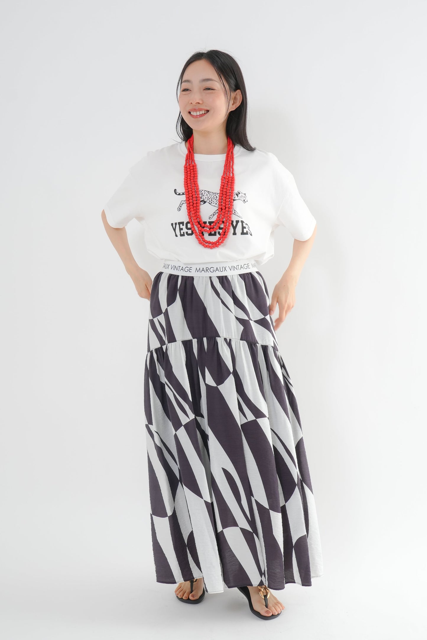 <予約･3点セット>ジャガーTシャツ(オフ)+ジオメトリックスカート(ブラック)+木製ビーズネックレス