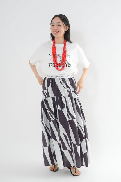 <予約･3点セット>ジャガーTシャツ(オフ)+ジオメトリックスカート(ブラック)+木製ビーズネックレス