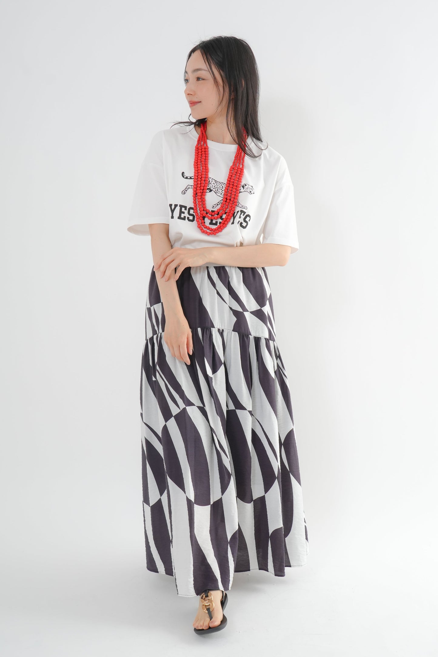 <予約･3点セット>ジャガーTシャツ(オフ)+ジオメトリックスカート(ブラック)+木製ビーズネックレス