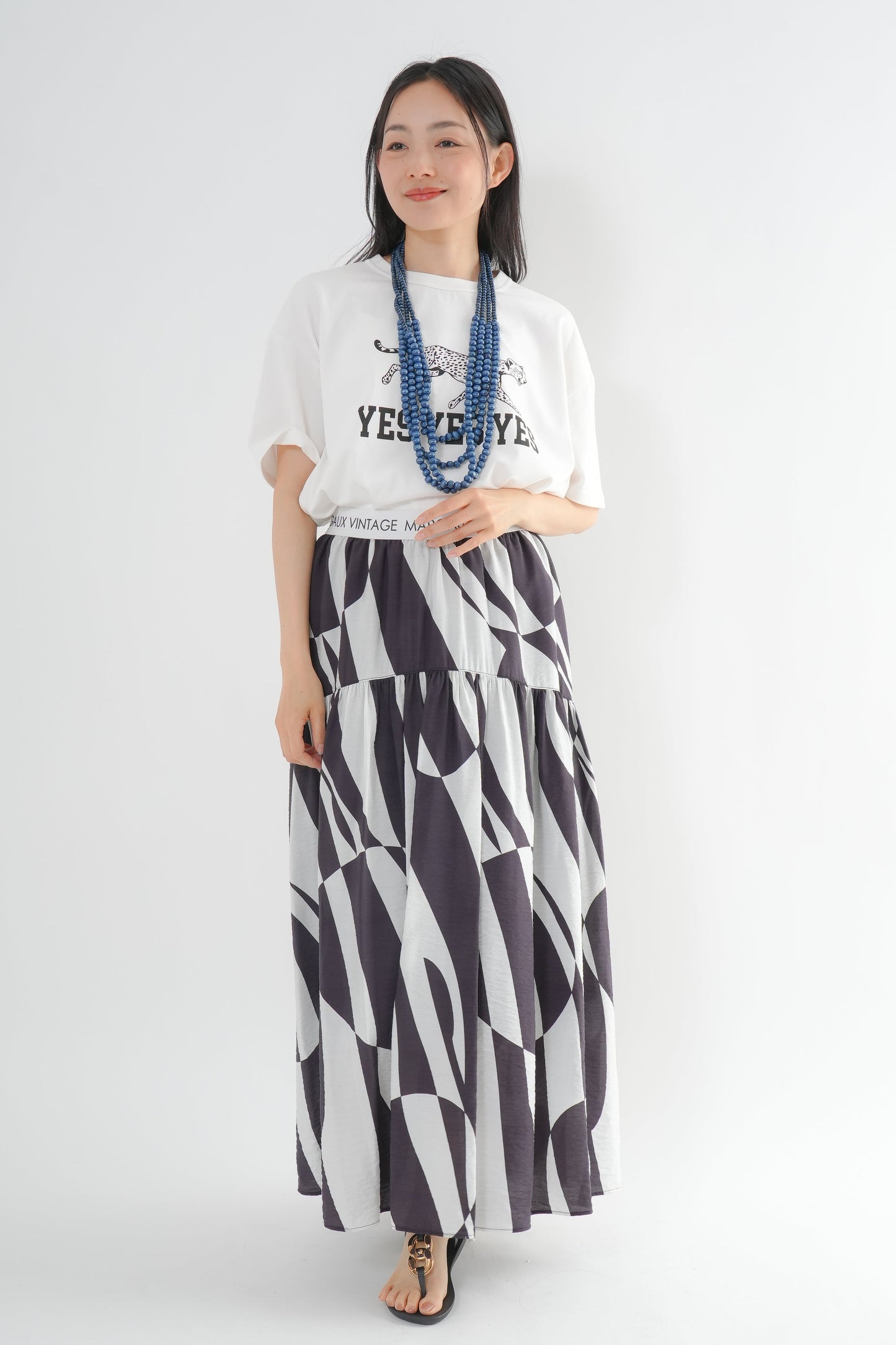 <予約･3点セット>ジャガーTシャツ(オフ)+ジオメトリックスカート(ブラック)+木製ビーズネックレス