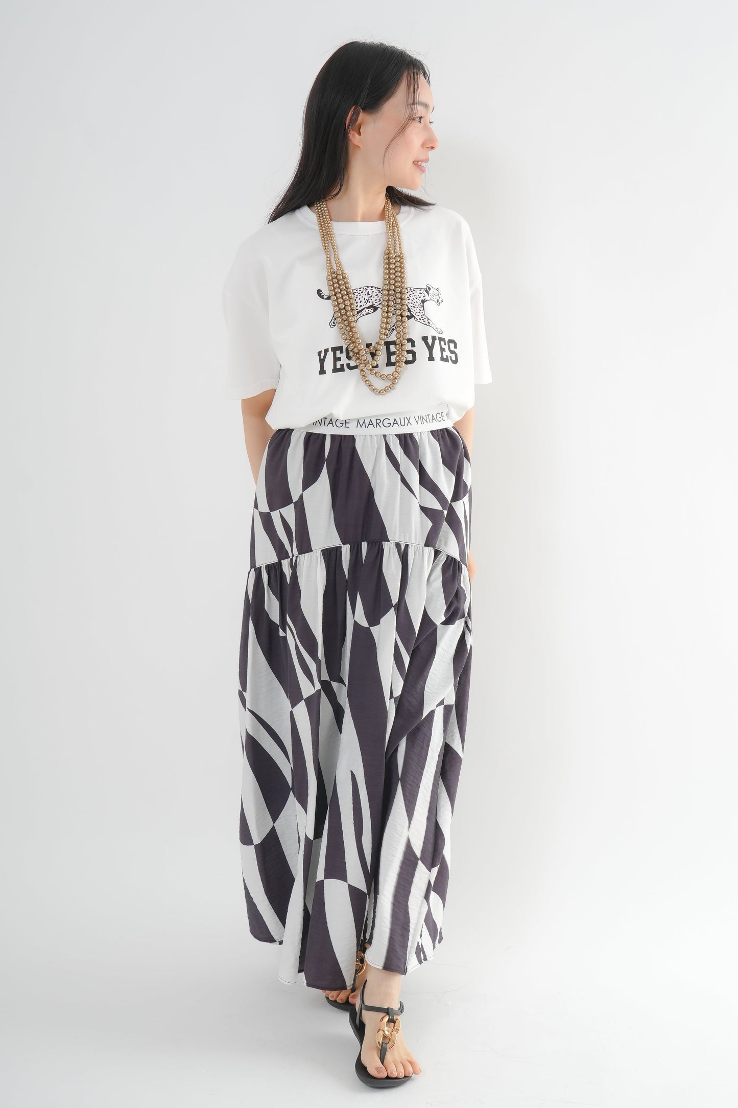 <予約･3点セット>ジャガーTシャツ(オフ)+ジオメトリックスカート(ブラック)+ビーズネックレス