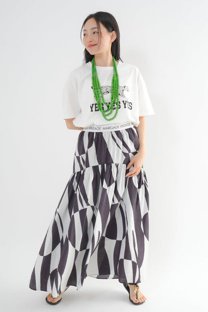 <予約･3点セット>ジャガーTシャツ(オフ)+ジオメトリックスカート(ブラック)+木製ビーズネックレス