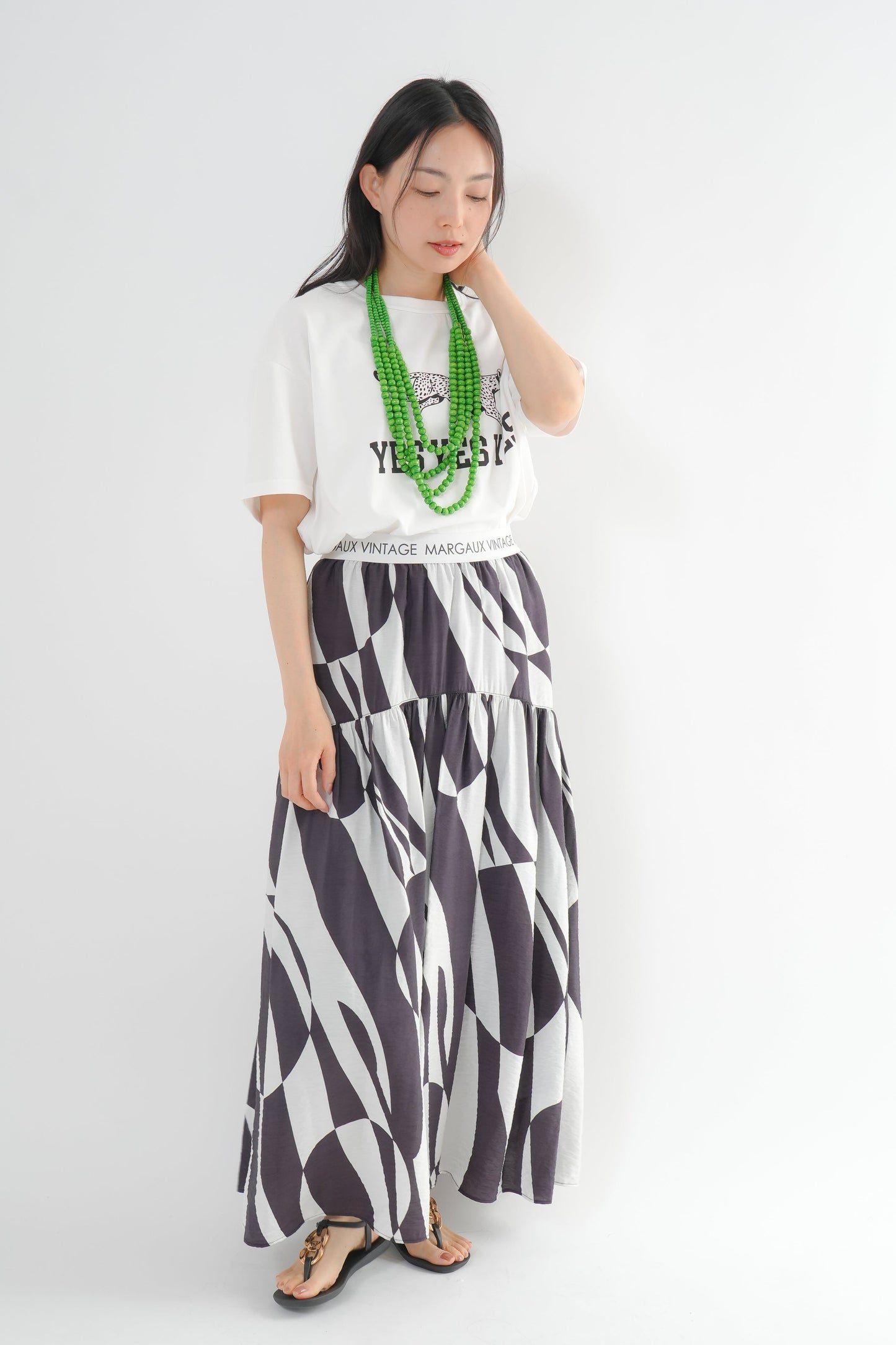 <予約･3点セット>ジャガーTシャツ(オフ)+ジオメトリックスカート(ブラック)+木製ビーズネックレス
