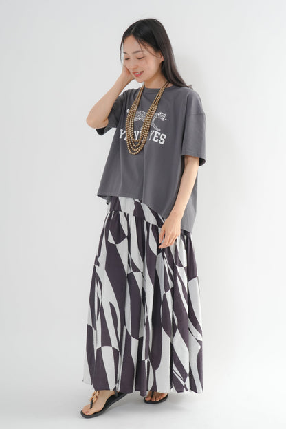 <予約･3点セット>ジャガーTシャツ(チャコール)+ジオメトリックスカート(ブラック)+ビーズネックレス