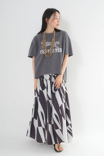 <予約･3点セット>ジャガーTシャツ(チャコール)+ジオメトリックスカート(ブラック)+ビーズネックレス