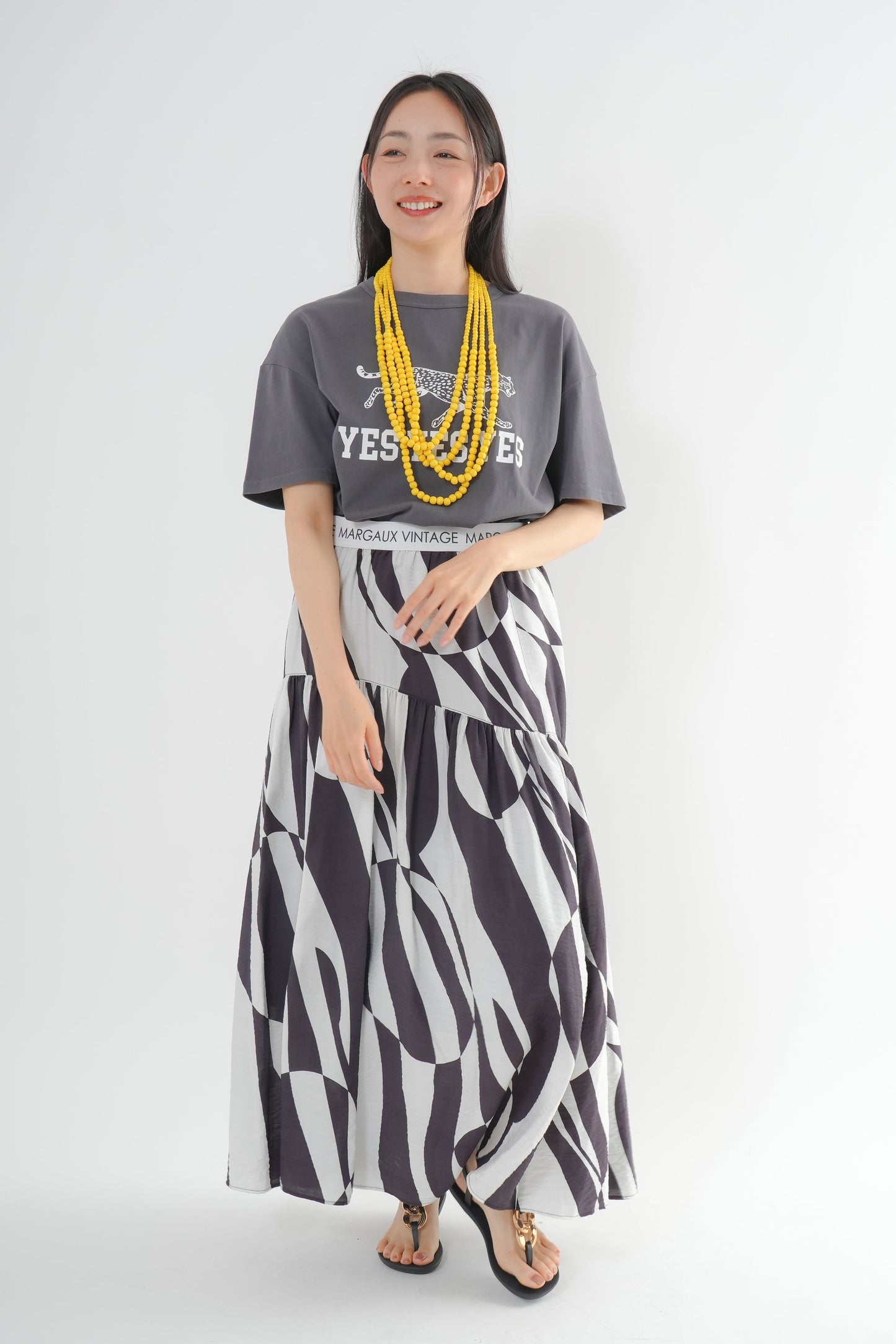 <予約･3点セット>ジャガーTシャツ(チャコール)+ジオメトリックスカート(ブラック)+木製ビーズネックレス