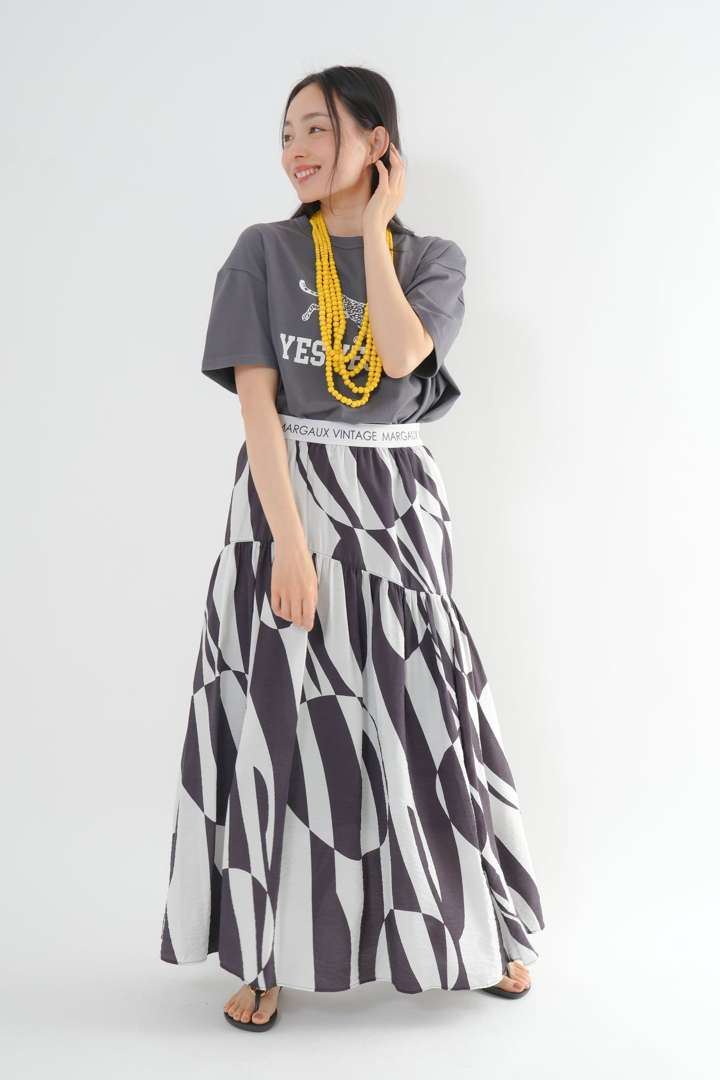 <予約･3点セット>ジャガーTシャツ(チャコール)+ジオメトリックスカート(ブラック)+木製ビーズネックレス