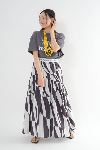 <予約･3点セット>ジャガーTシャツ(チャコール)+ジオメトリックスカート(ブラック)+木製ビーズネックレス