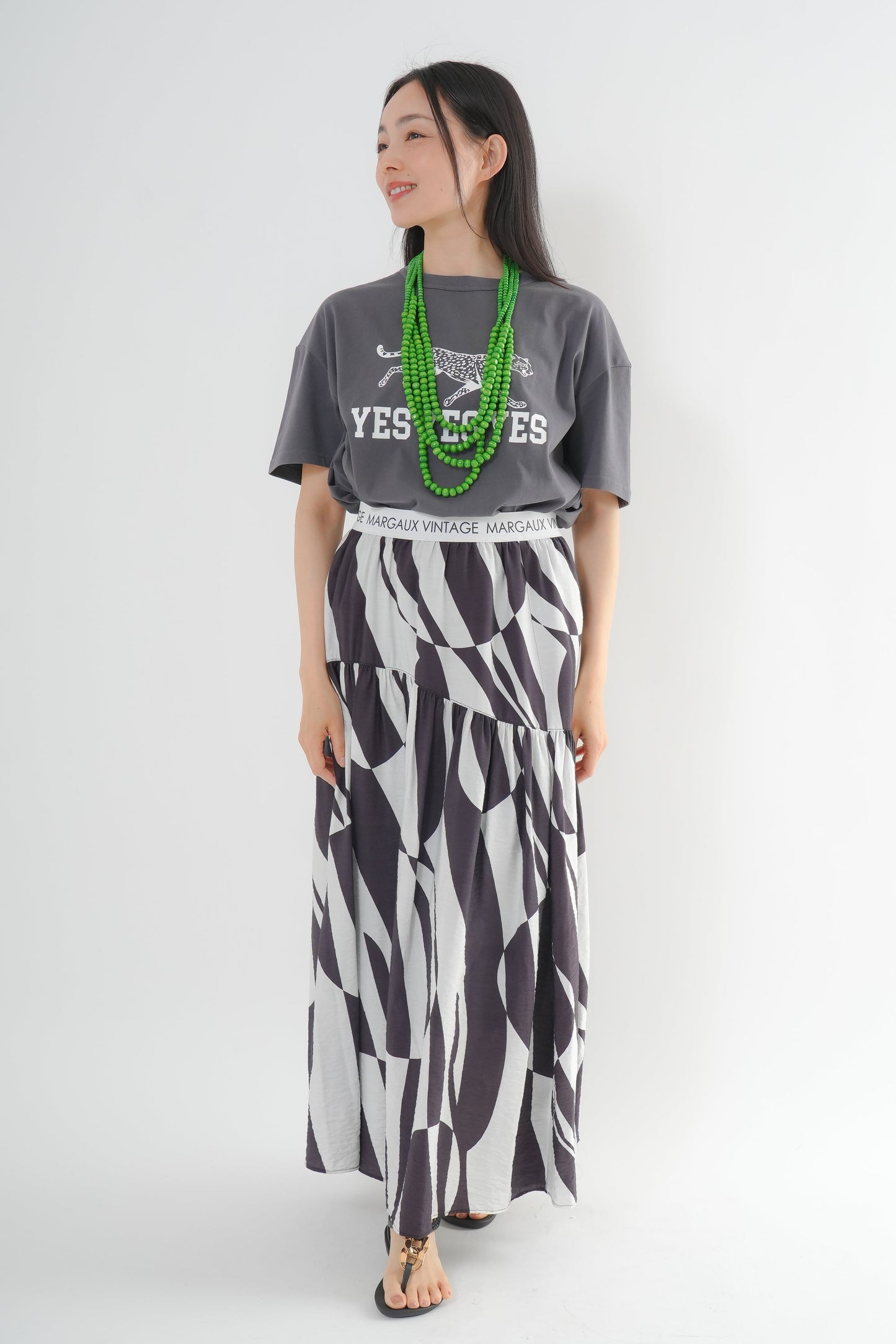 <予約･3点セット>ジャガーTシャツ(チャコール)+ジオメトリックスカート(ブラック)+木製ビーズネックレス