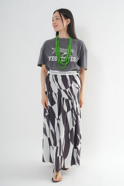 <予約･3点セット>ジャガーTシャツ(チャコール)+ジオメトリックスカート(ブラック)+木製ビーズネックレス