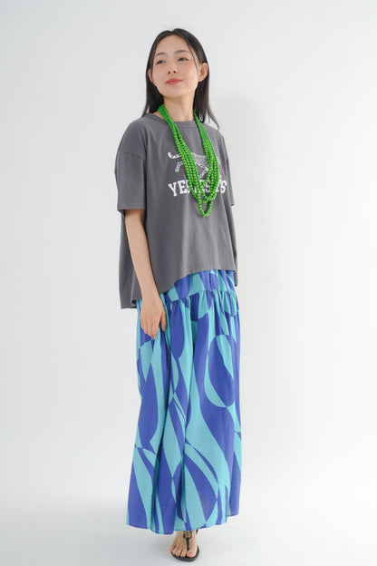 <予約･3点セット>ジャガーTシャツ(チャコール)+ジオメトリックスカート(ブルー)+木製ビーズネックレス