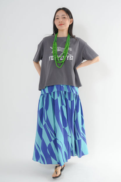 <予約･3点セット>ジャガーTシャツ(チャコール)+ジオメトリックスカート(ブルー)+木製ビーズネックレス