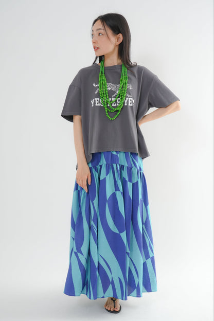 <予約･3点セット>ジャガーTシャツ(チャコール)+ジオメトリックスカート(ブルー)+木製ビーズネックレス