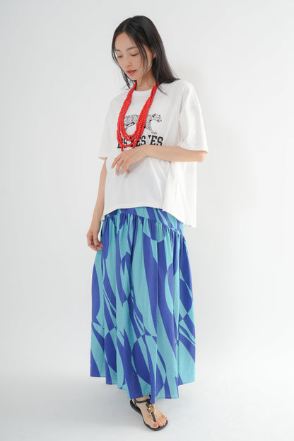 <予約･3点セット>ジャガーTシャツ(オフ)+ジオメトリックスカート(ブルー)+木製ビーズネックレス