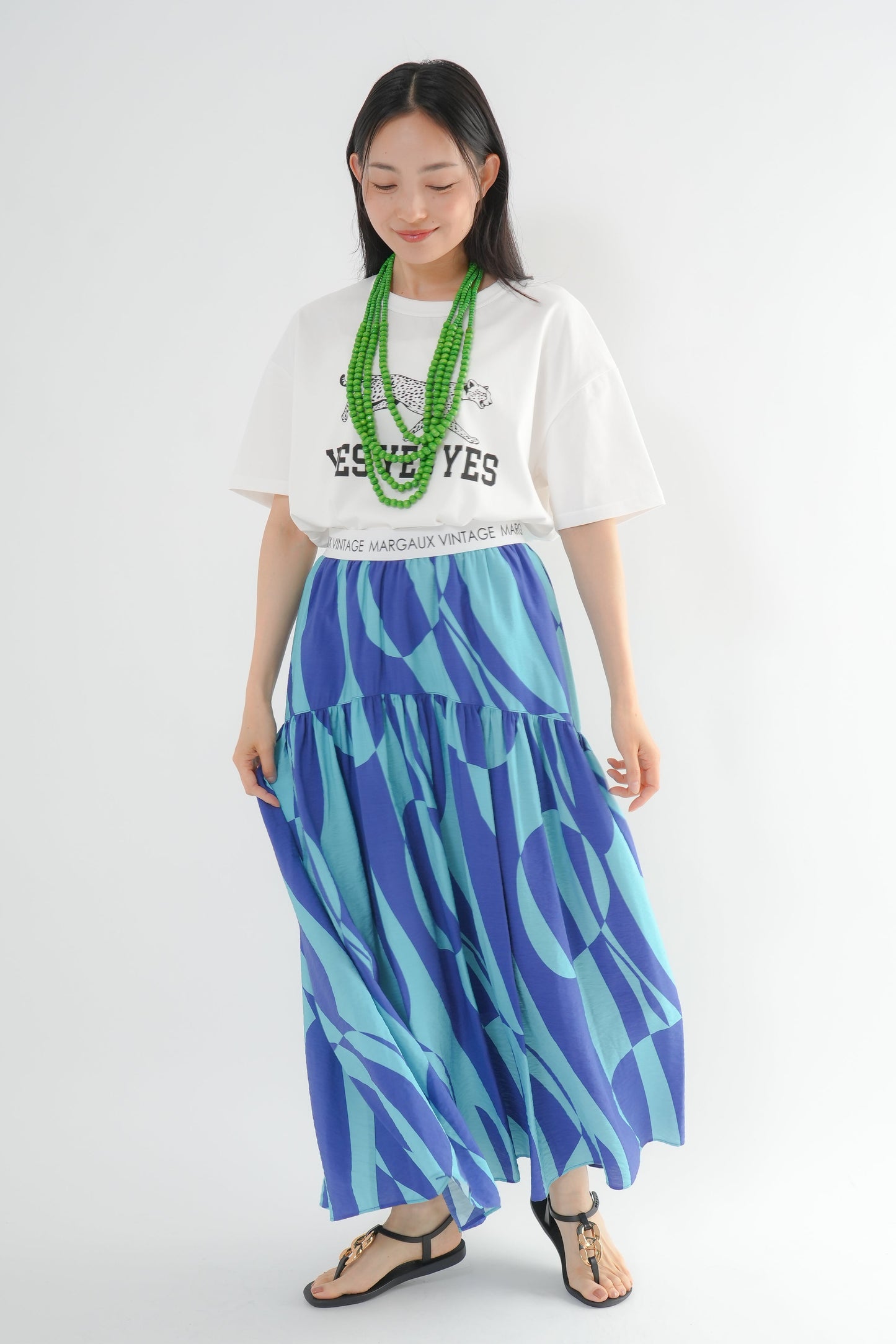<予約･3点セット>ジャガーTシャツ(オフ)+ジオメトリックスカート(ブルー)+木製ビーズネックレス