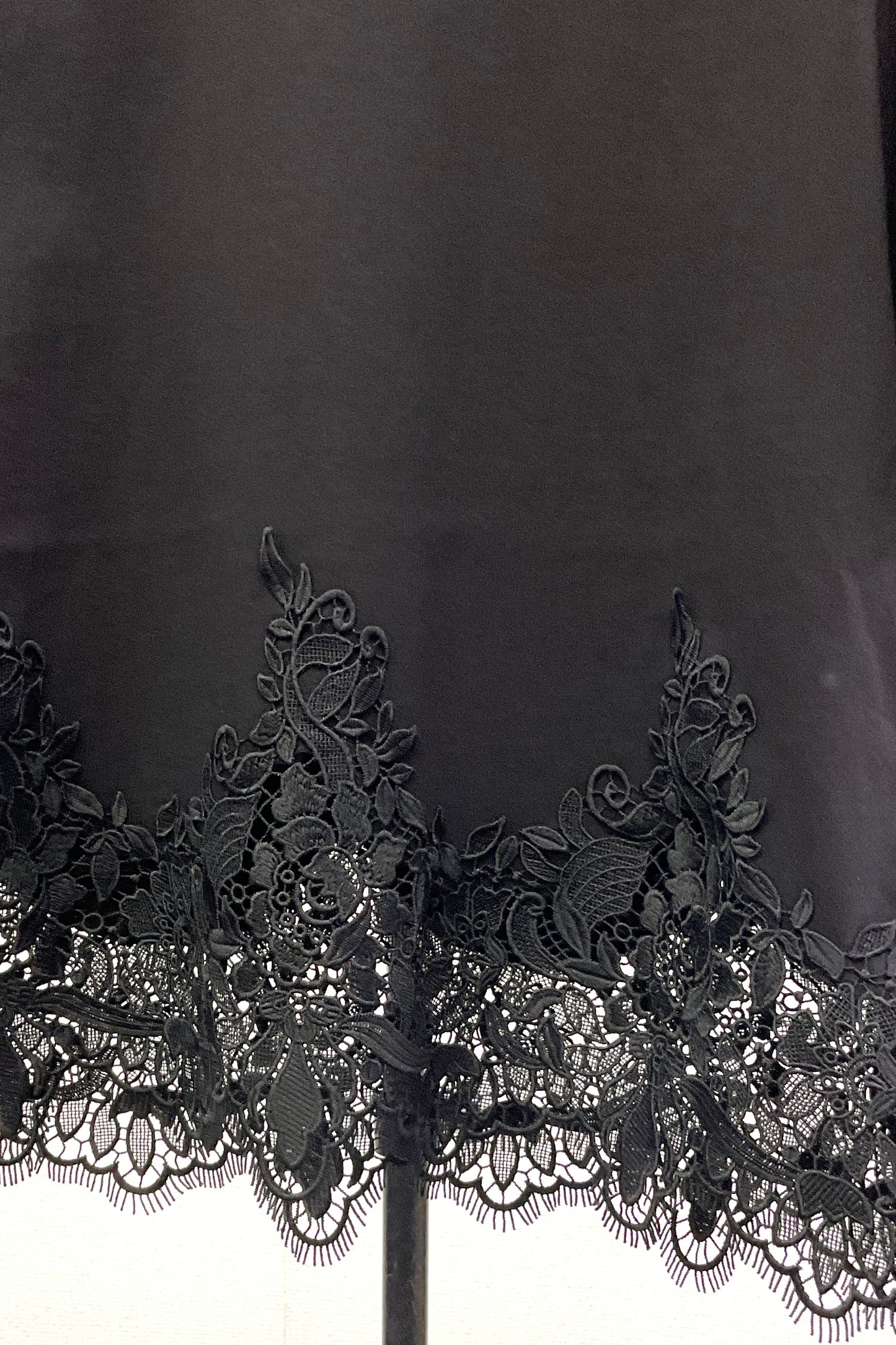 裾レースTシャツ