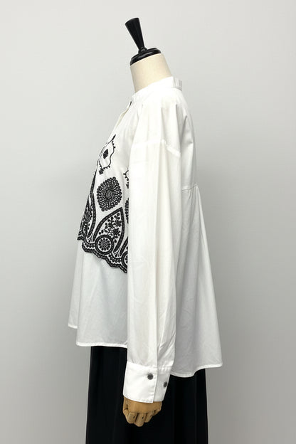 フロント刺繍レースブラウス