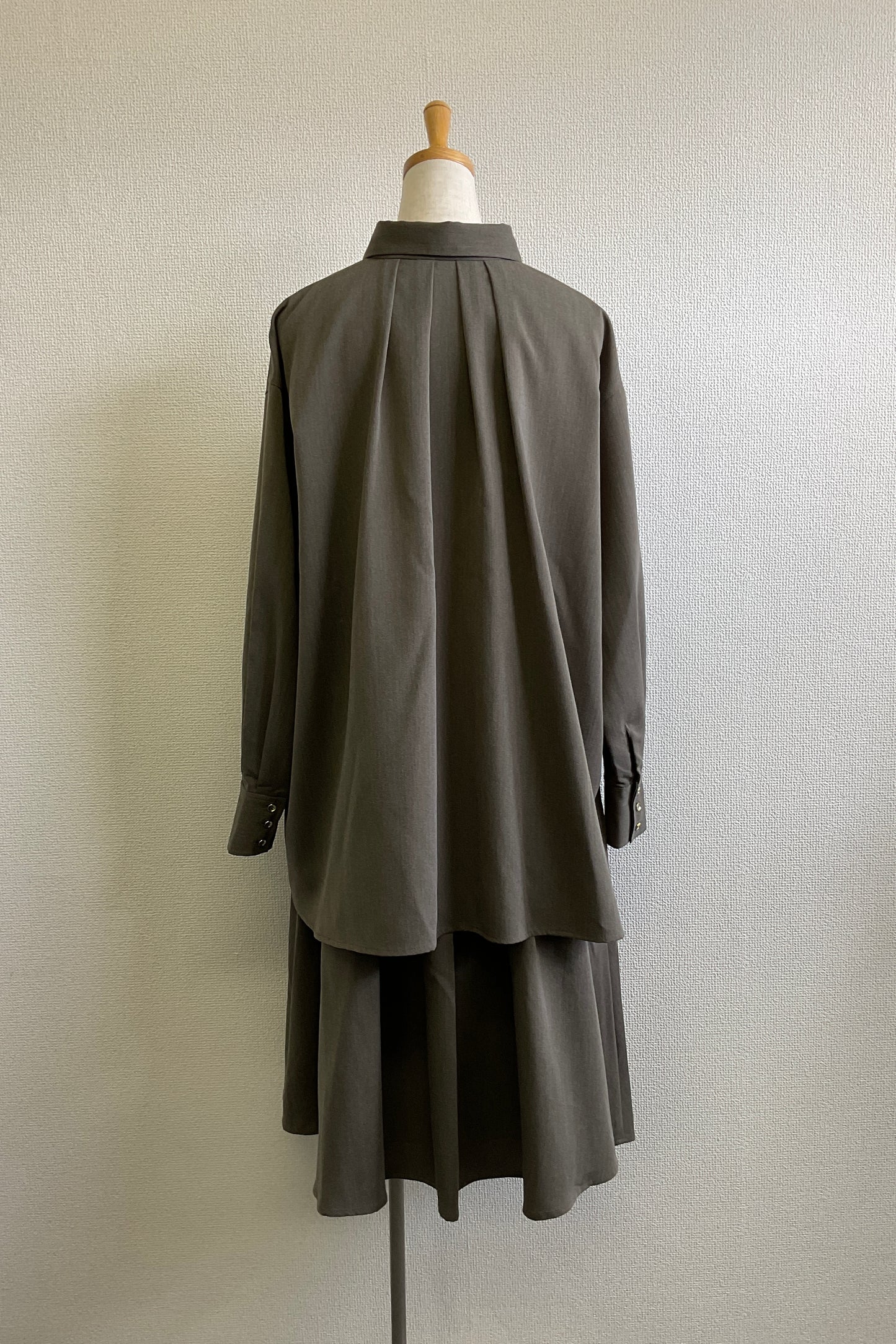 ［予約］バックタックシャツ