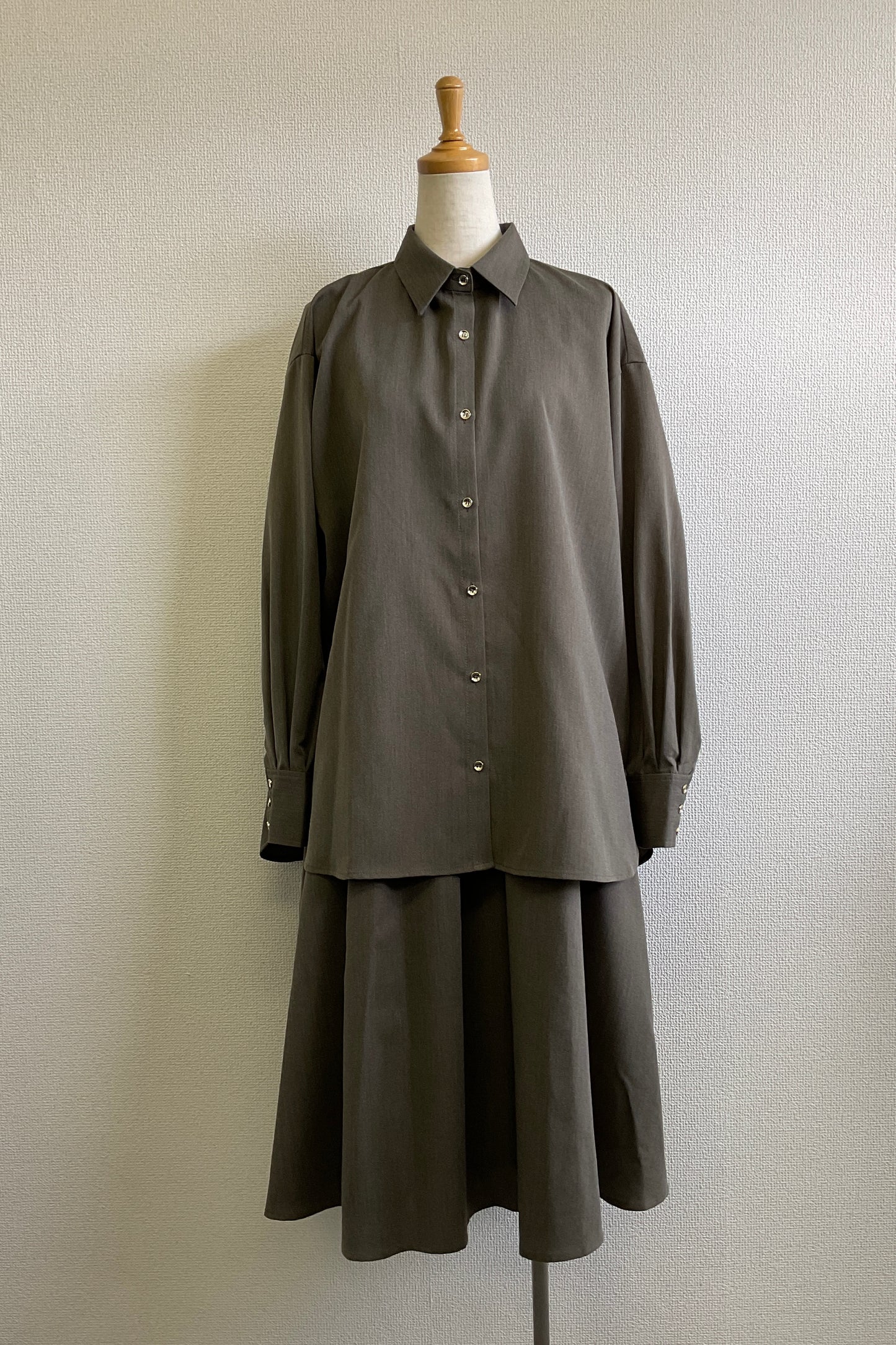 ［予約］バックタックシャツ