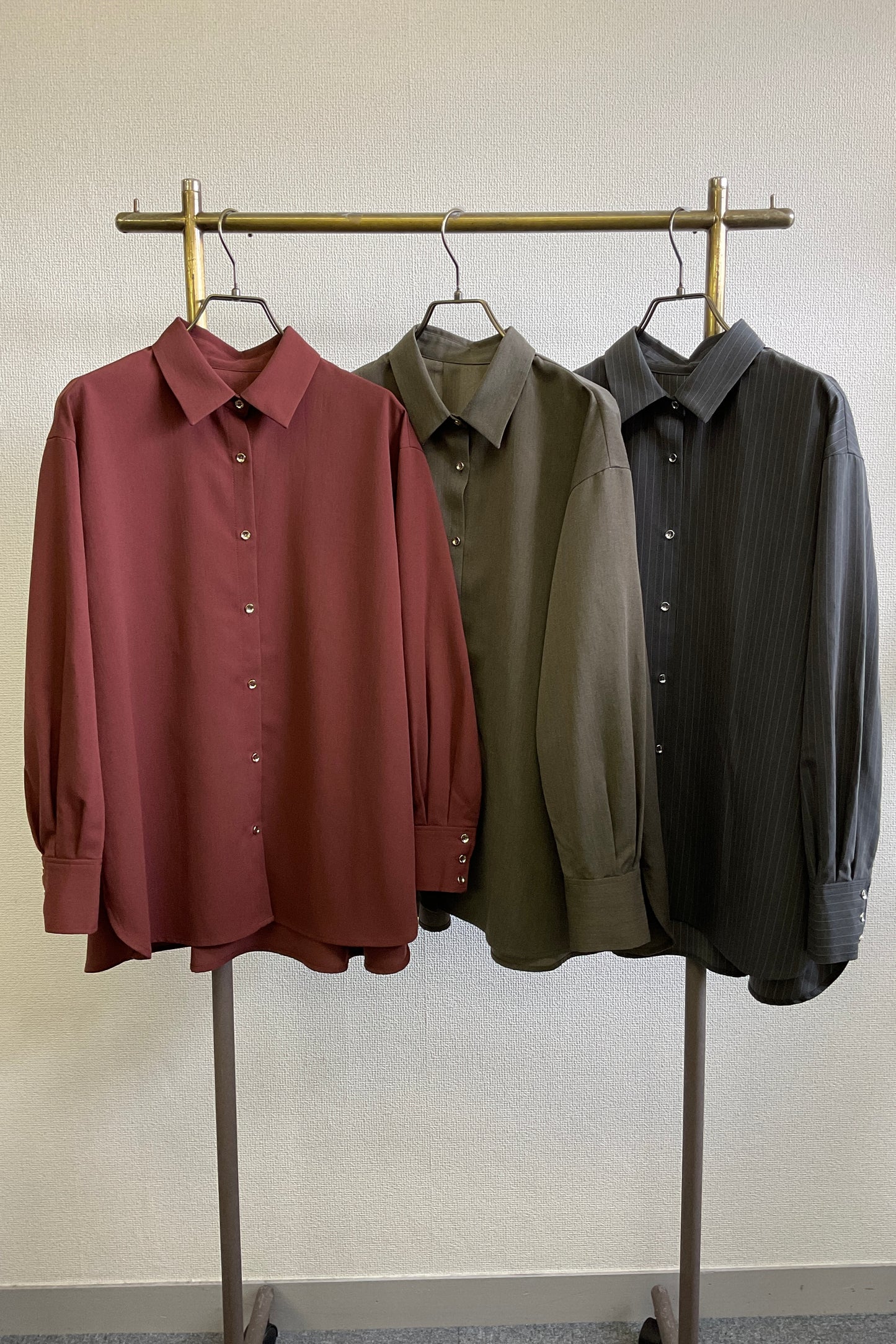 ［予約］バックタックシャツ