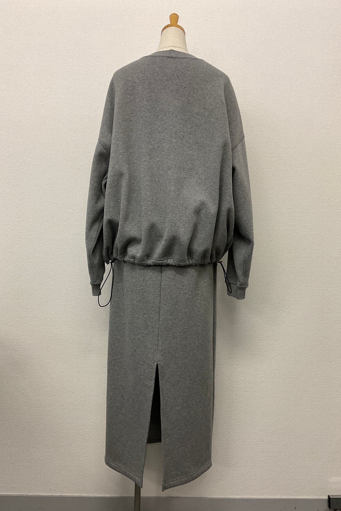 ［ＮＥＷ］リバーシブルロゴプルオーバー