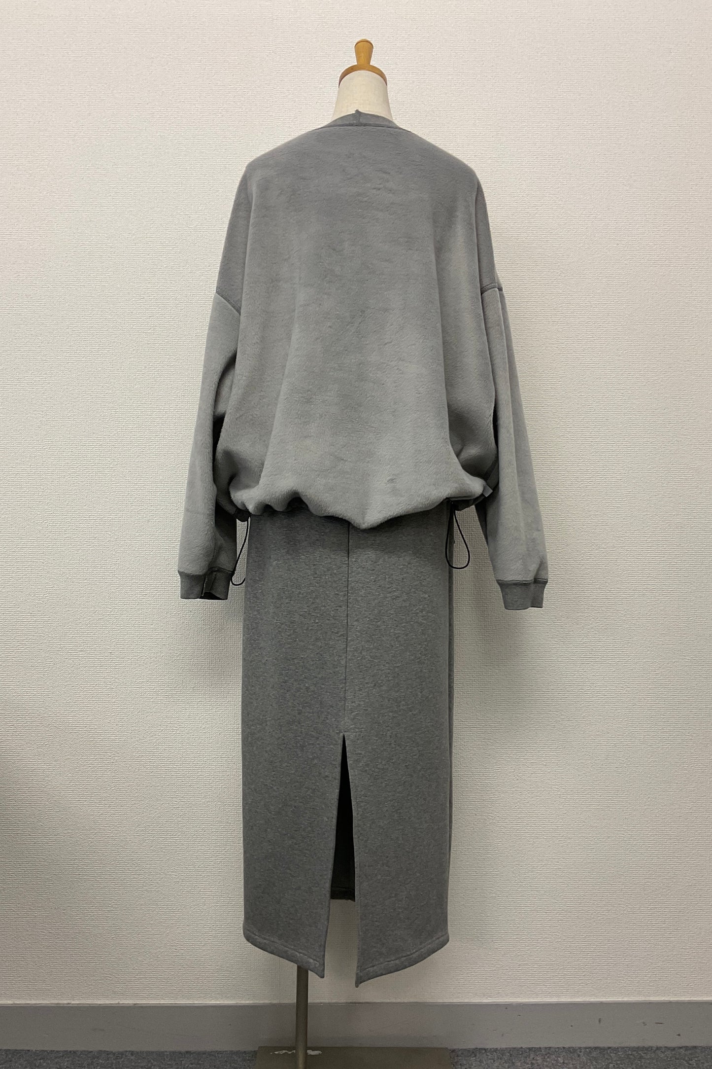 ［ＮＥＷ］リバーシブルロゴプルオーバー