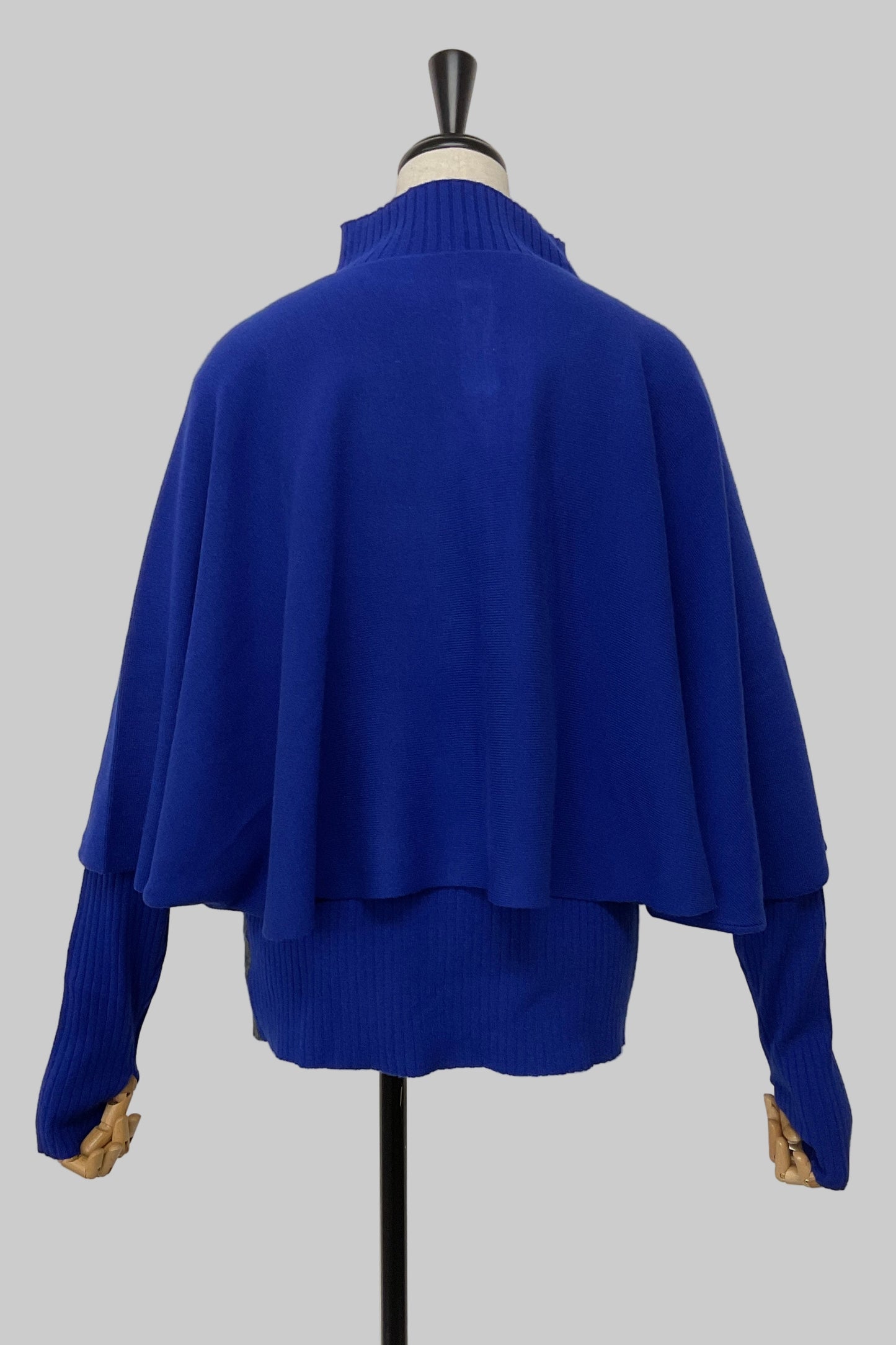 ［ＮＥＷ］ケープアンサンブルニット